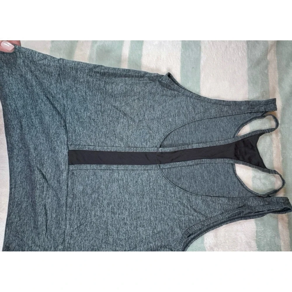 Women's size small NIKE dri-fit athletic tank top. EUC.